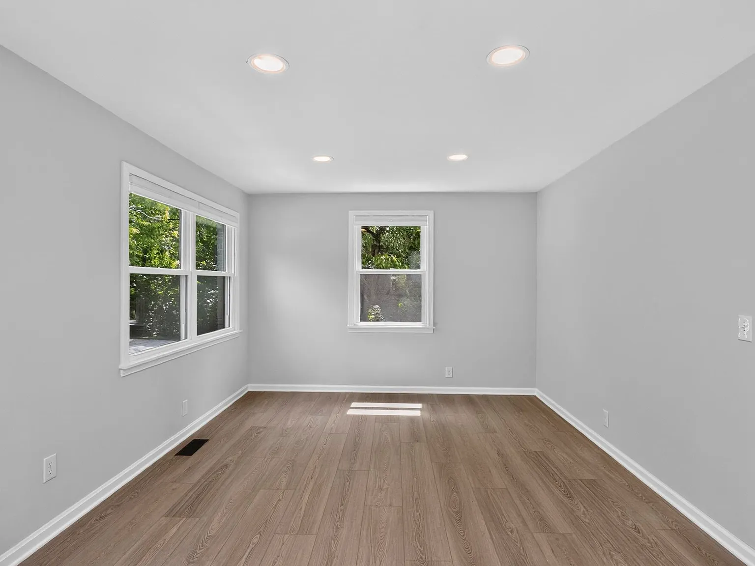 2 bed, 825 sqft, $2,200 — Photo 2