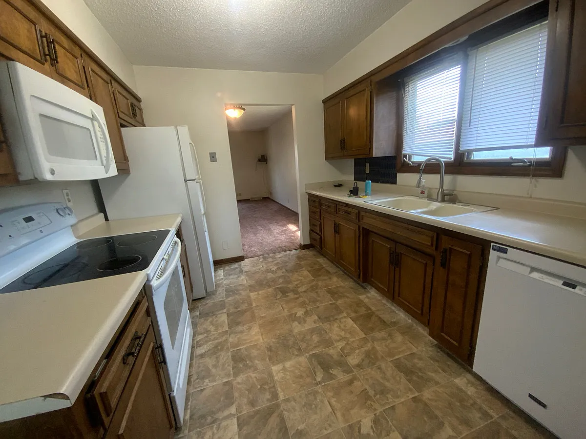 2 bed, $1,400 — Photo 2