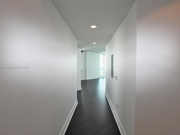 4th image of 315 NE 3rd Ave APT 901