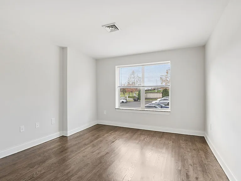 Summit Ridge Luxury Apartments — Photo 74