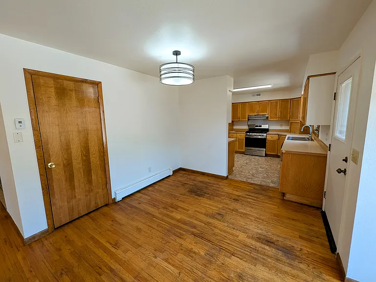 430 S 8th St — Photo 7