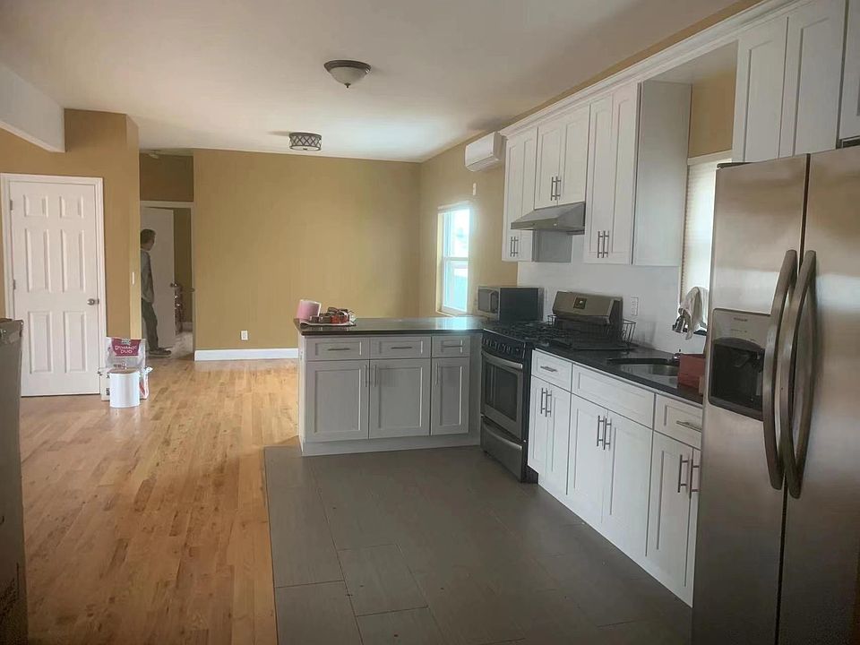1st image of 1 18th Ave Floor 1