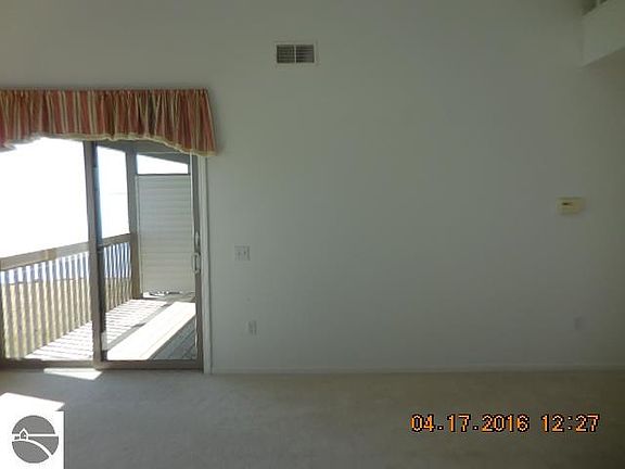 4th image of 637 W Lake St