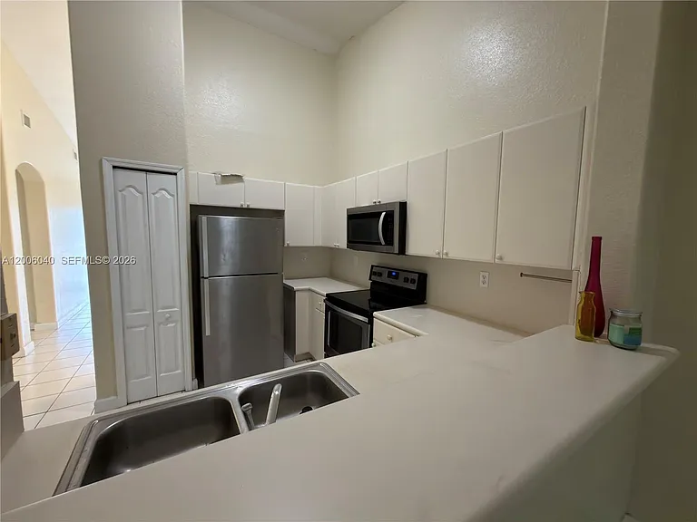2728 SE 17th Ave #202 — Photo 4