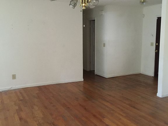 4th image of 119 Essex Ave