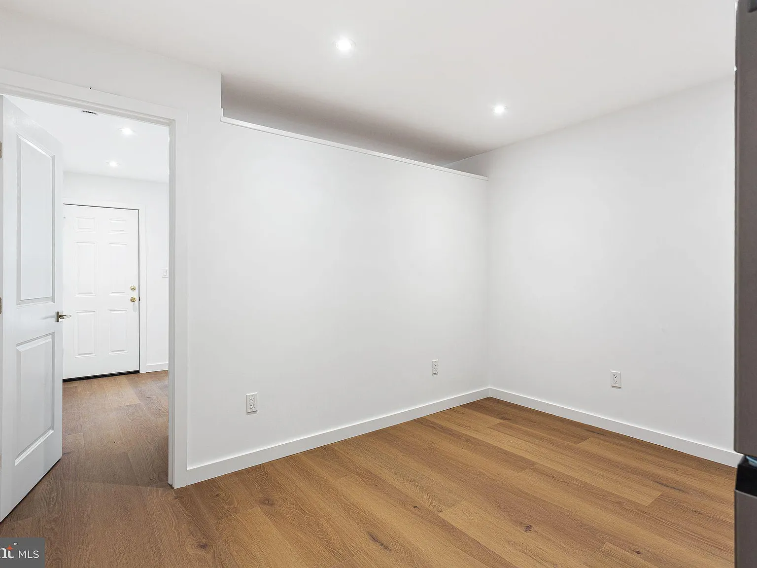 1 bed, 1.0 bath, 2676 sqft, $2,100 — Photo 4