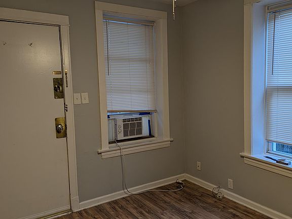 4th image of 3634 S Hermitage Ave #1R