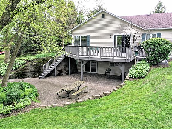 2nd image of N6418 Woodridge Dr