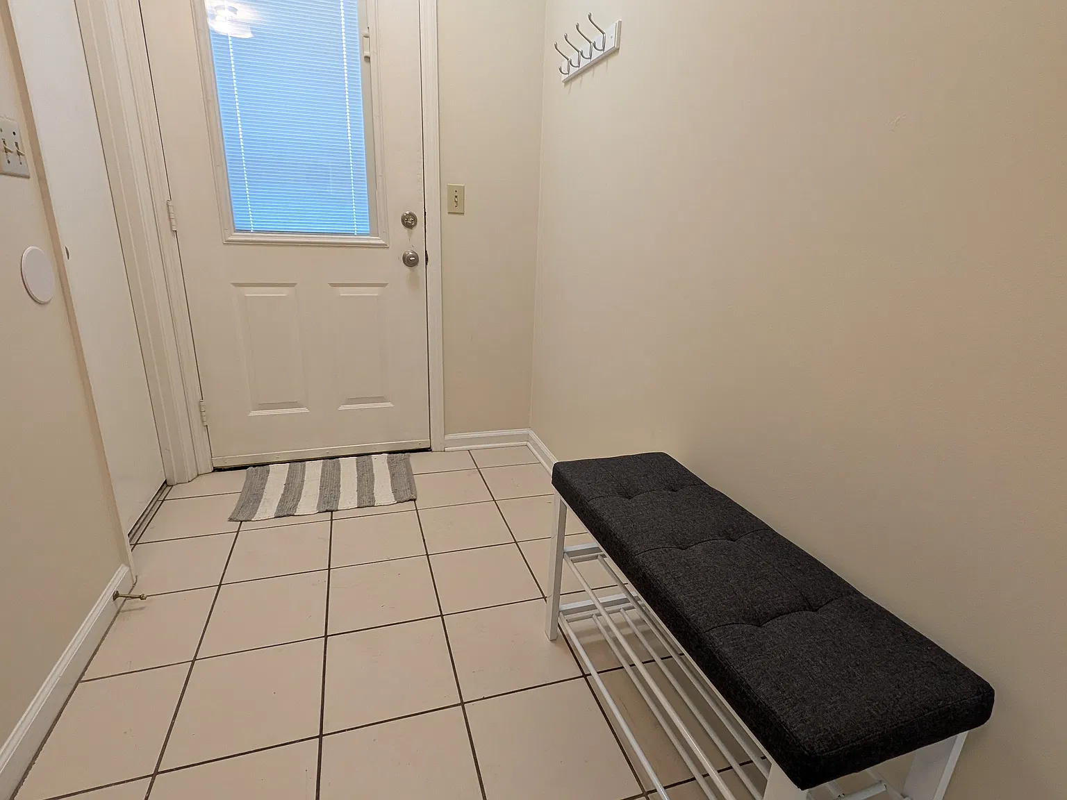 1 bed, 350 sqft, $825 — Photo 2