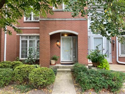 5850 N Saint Johns Ct, Chicago, IL, 60646