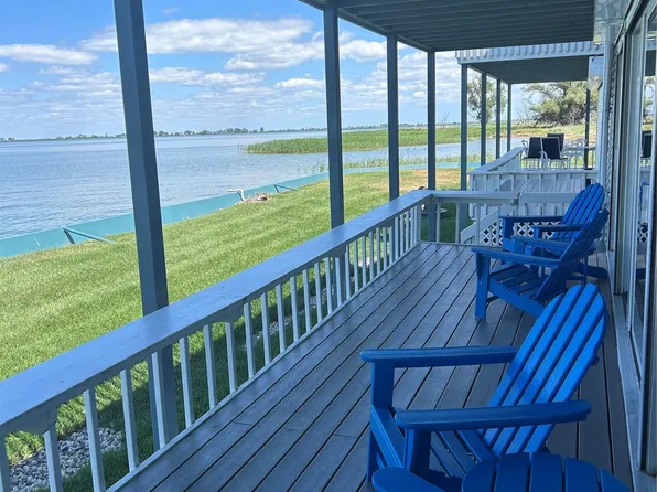 9616 S Channel Dr, Harsens Island, MI 48028