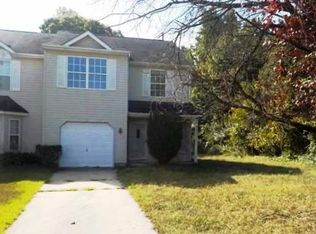 16 Pondview Ln, Sicklerville, NJ 08081