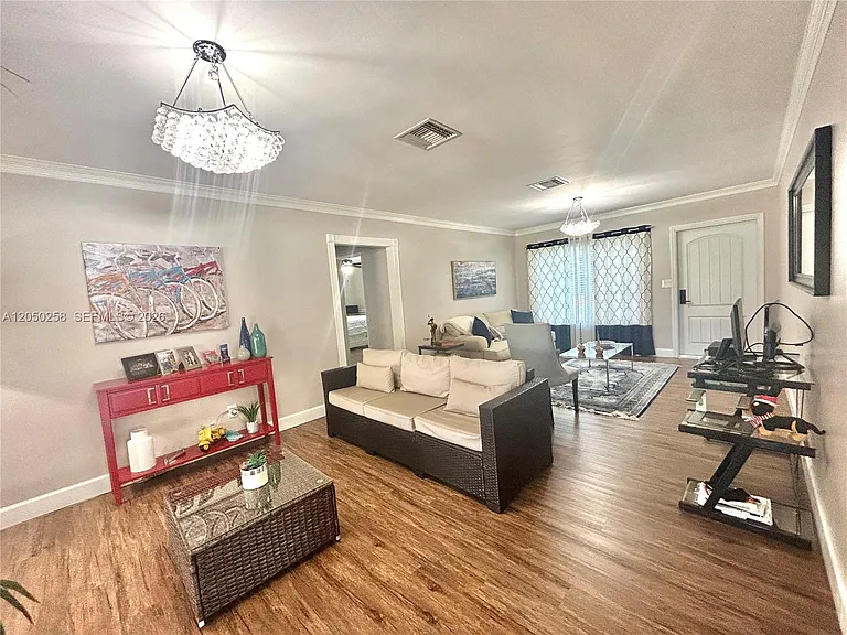 416 Bayberry Dr — Photo 3