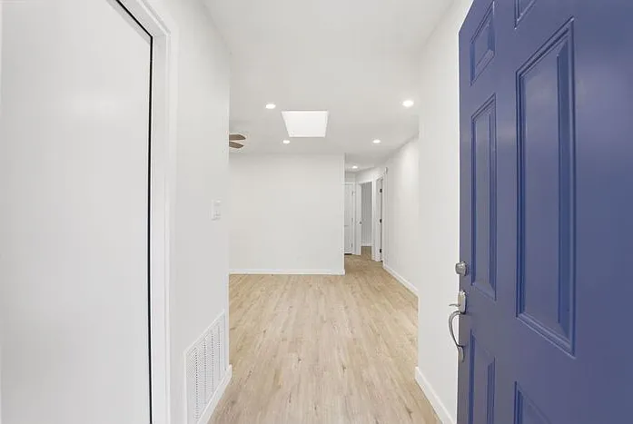 3 bed, 2.0 bath, 1066 sqft, $2,095 — Photo 2