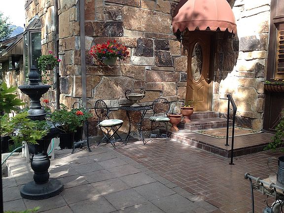 Private courtyard