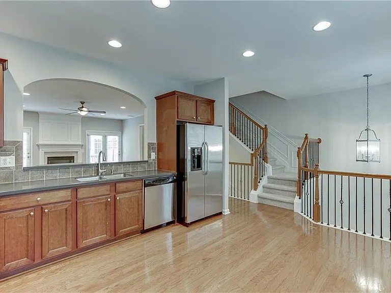 2801 Loftview Sq — Photo 17