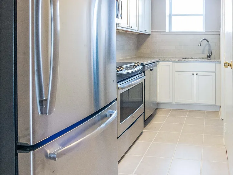 448 Ocean Ave #14B — Photo 3