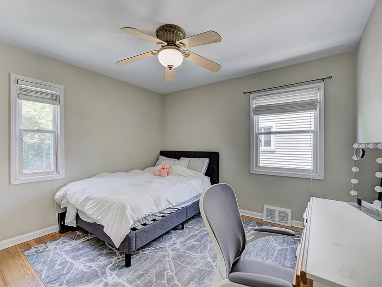 524 S Stephenson Hwy — Photo 19