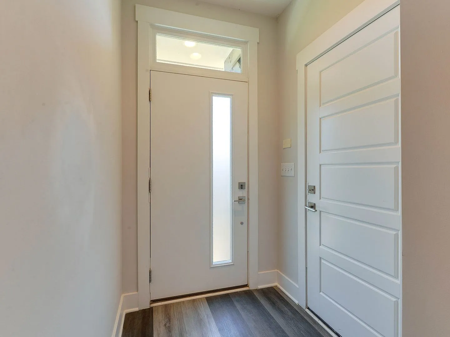 Almost brand new and stunning end unit and modern town home with everything you could want! — Photo 4