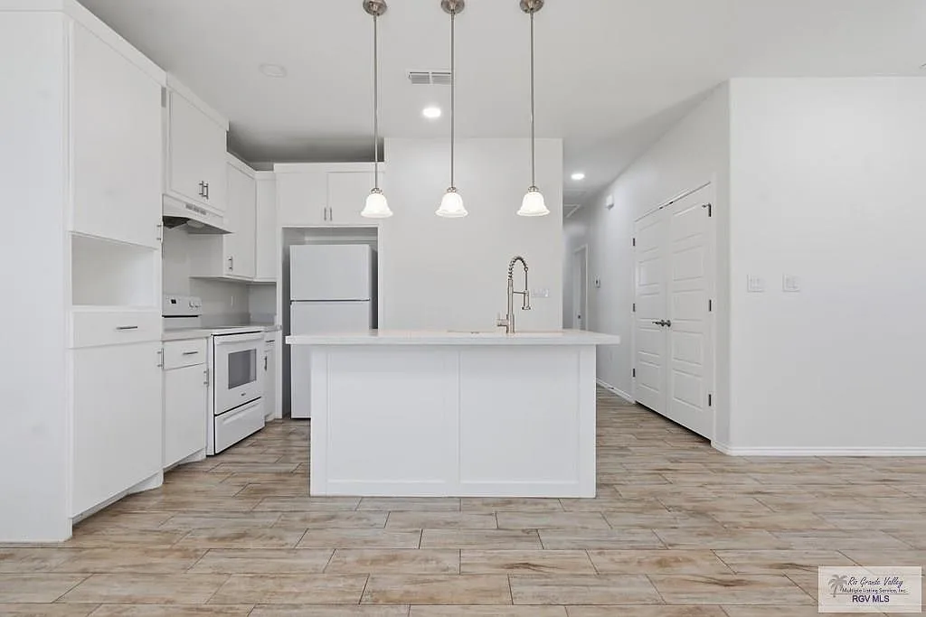 2 bed, 2.0 bath, 954 sqft, $1,080 — Photo 3
