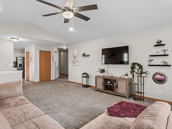 3rd image of 217 Kathryn Ln
