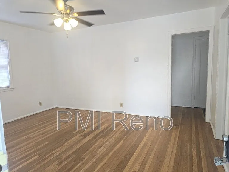 530 Burns St — Photo 2