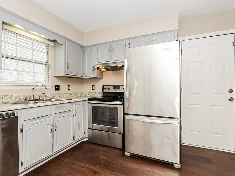 5340 Village Way — Photo 6