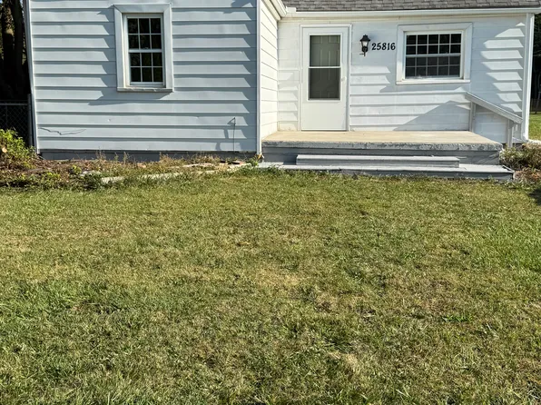 25816 Matilda Ave, Flat Rock, MI 48134