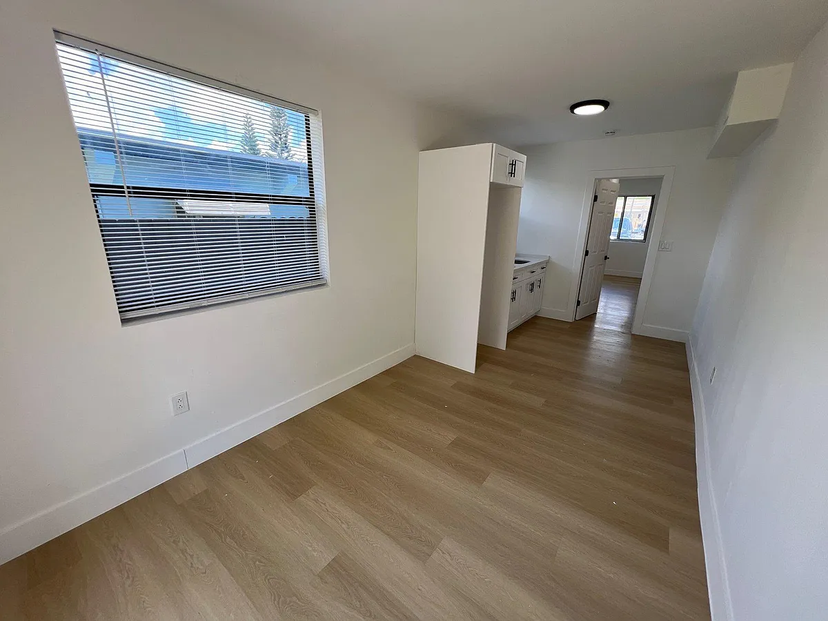 Building Photo - 1350 NE 162nd St #2