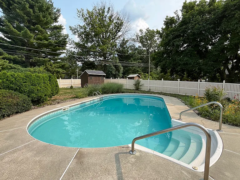 27 Woodland Rd — Photo 5