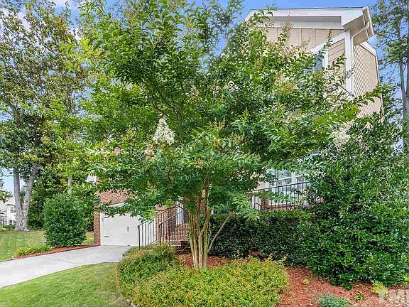 2nd image of 1015 Magnolia Leaf Ct