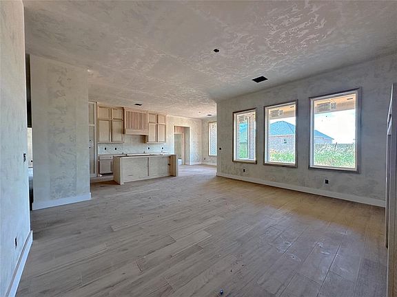 5th image of 15209 Jasper Ln