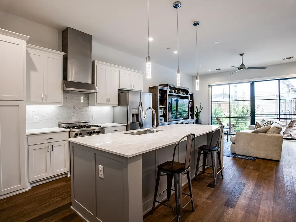 5122 Capitol Ave #103