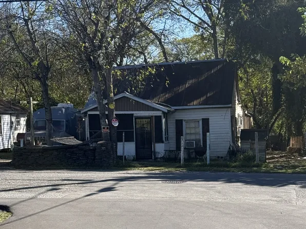 673 Blythe Ave, Gallatin, TN 37066