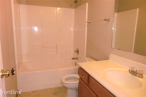 Notting Hill 1012 Bathroom (1)