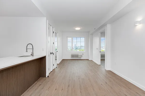 Rented by Nooklyn NYC LLC | media 102