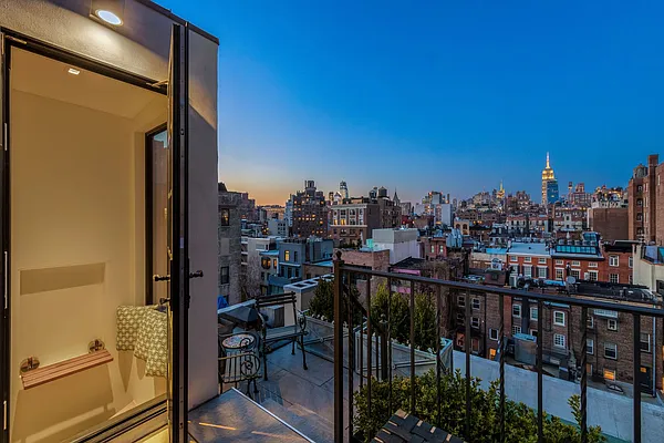 Sold by Compass | media 25