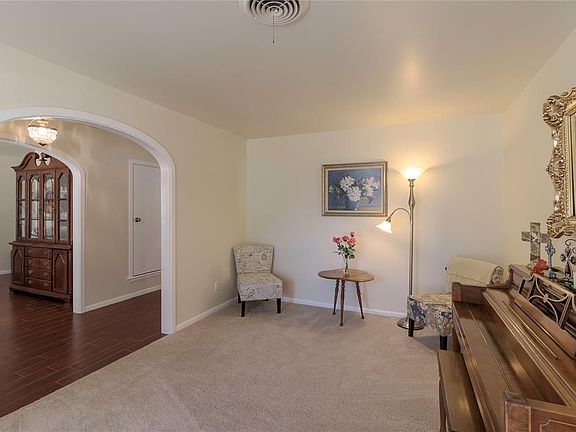 5th image of 3402 Santa Monica Dr