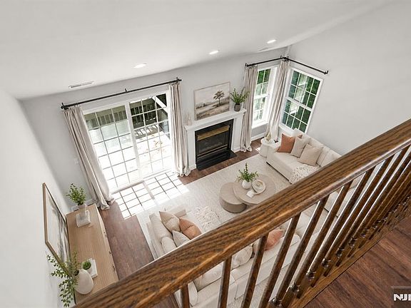 3rd image of 25 Woods Edge Rd #25
