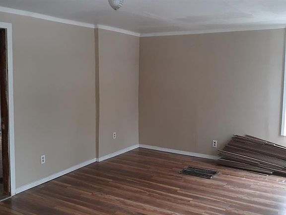 5th image of 49 Pleasant St