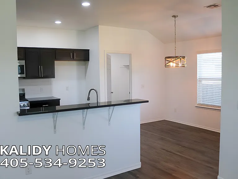 1720 Castle St — Photo 7