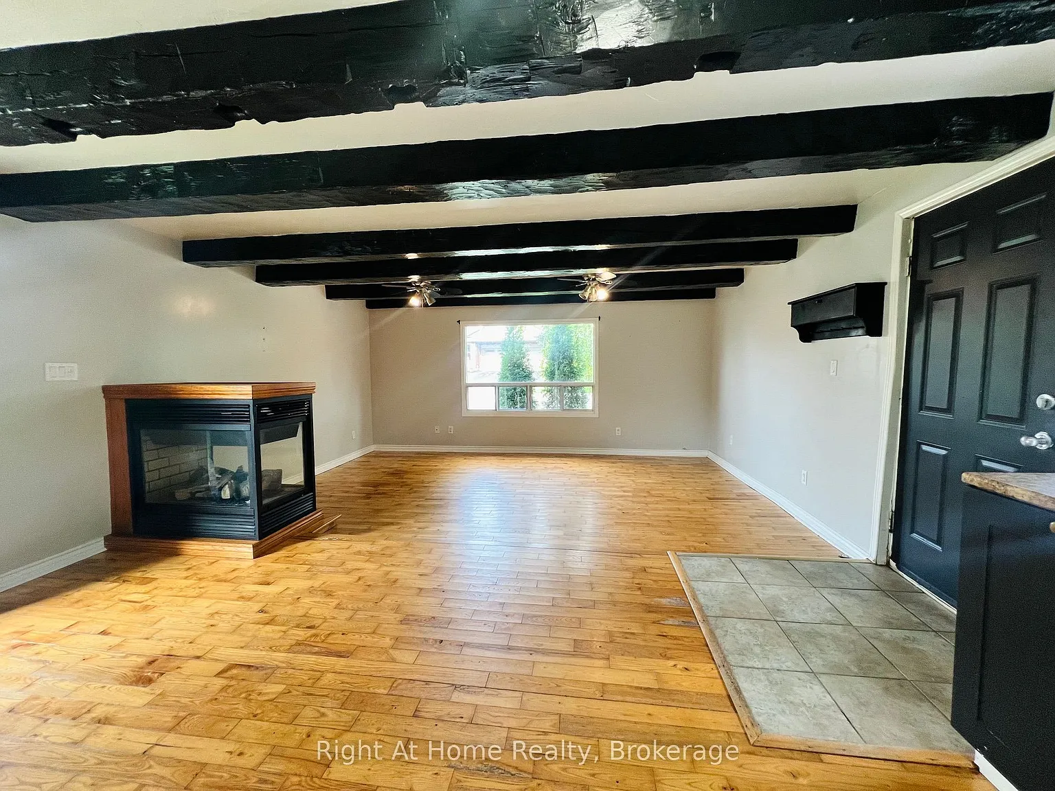 3 bed, $1,999 — Photo 3