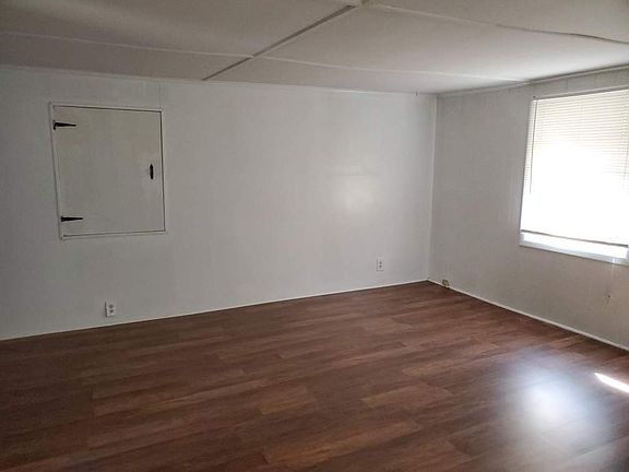 3rd image of 128 Little Creek Dr