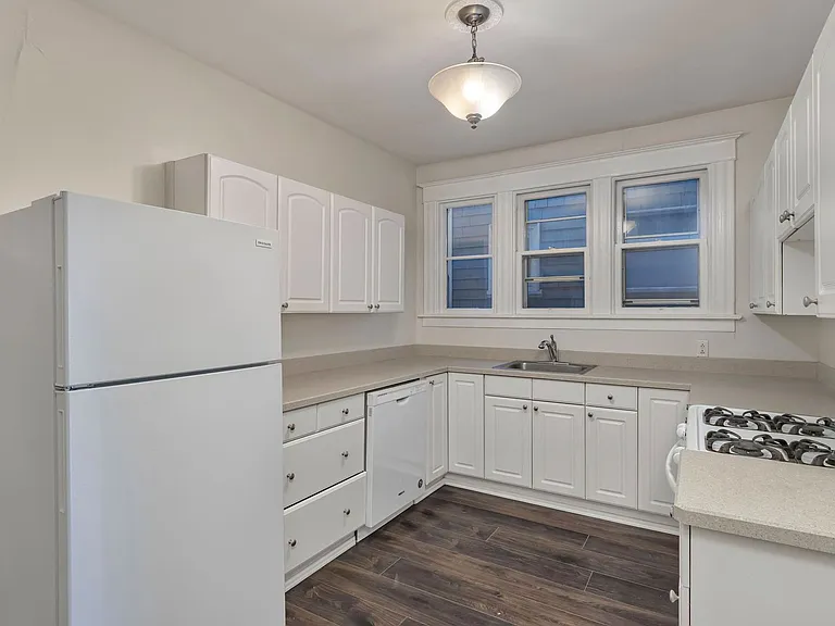 2360 NW Glisan St — Photo 6