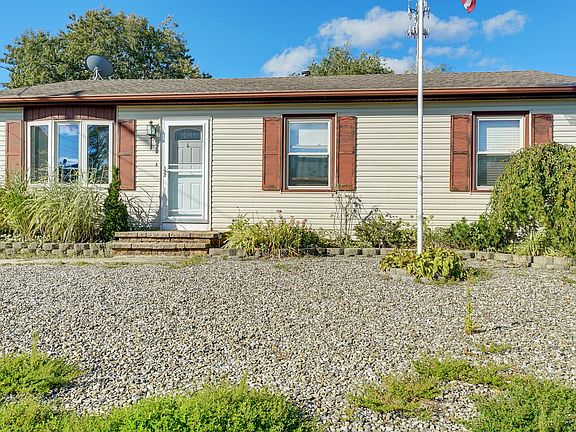 3rd image of 636 Beachwood Ave