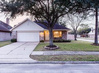 202 Mammoth Springs Ln, Dickinson, TX 77539