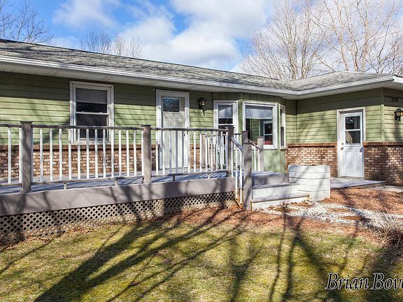 4th image of 8383 Young Ave NE
