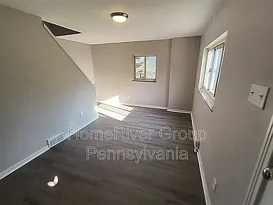 3 bed, 1.0 bath, 1395 sqft, $1,575 — Photo 3