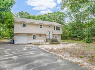 221 Oxhead Rd, Centereach, NY 11720