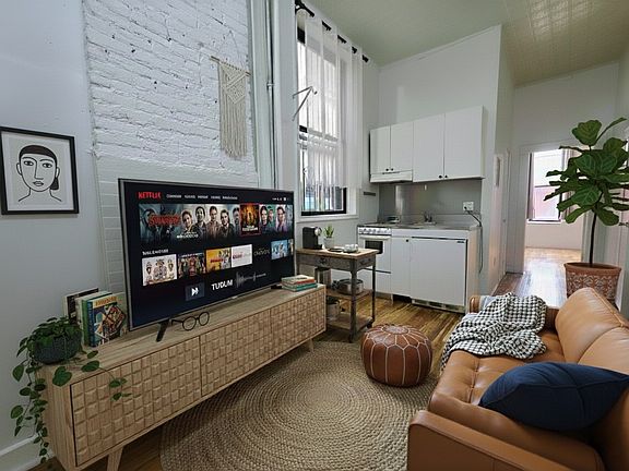 2nd image of 113 Wyckoff Ave APT 1R